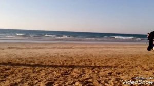 Почему Арабские женщины ходят в чёрной одежде, а мужчины в светлой.