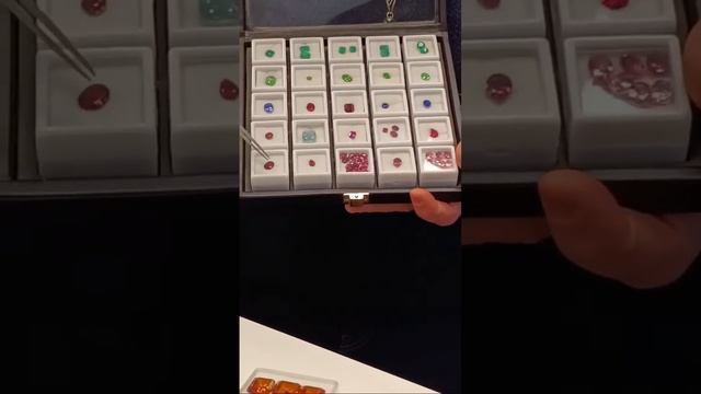 Драгоценные камни и ювелирные украшения #натуральныекамни #ювелирныймагазин #драгоценныекамни