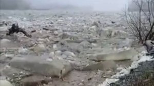 Ледоход на реке Ануй