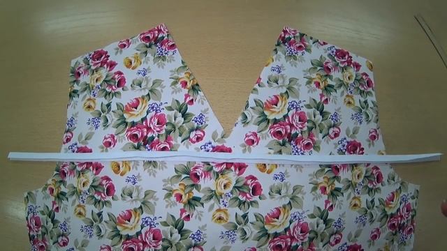 Два способа обработки V образной горловины косой бейкой смотреть онлайн