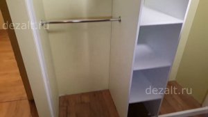 Встроенные шкафы под распашные двери.