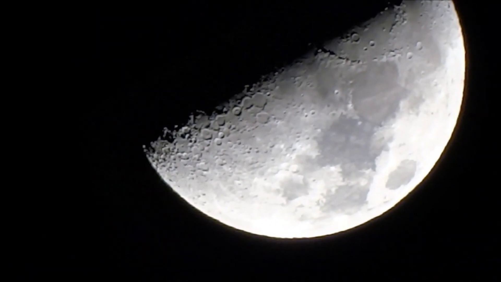 Видео снятой луны. Луна в Дагестане. Объекты на Луне. Луна в Дагестане фото. Луна снятая на айфон 11.