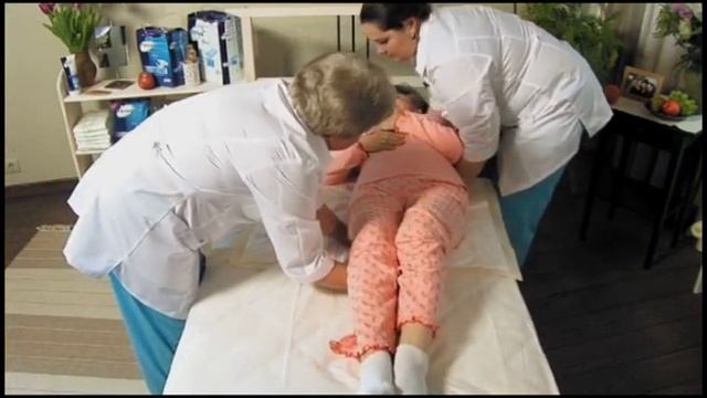 3. Переворачивание больного (вдвоем) смотреть онлайн