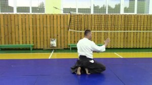 МАЕ ШИККО (Передвижение на коленях вперёд)