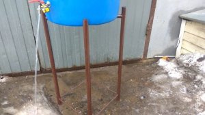 Бочка с подставкой и краном для капельного полива