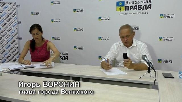 О повышении платы за коммунальные услуги: Игорь Воронин на "прямой линии" в "Волжской правде" смотреть онлайн