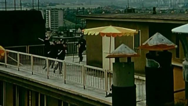 Naďa Urbánková a Jan Tříska v grotesce z filmu Lucie a zázraky (1970) смотреть онлайн