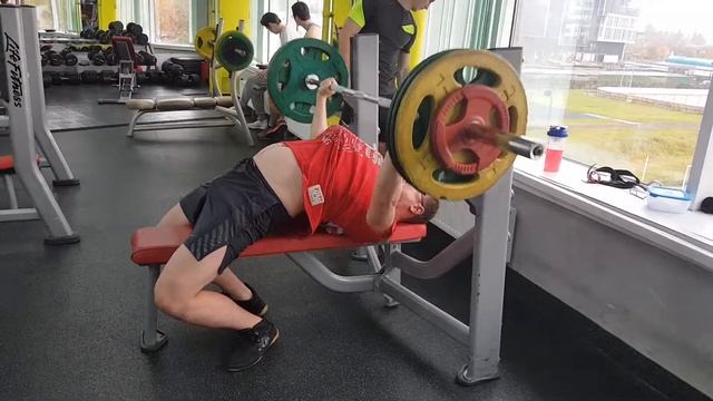 Жим штанги лежа на брусок смотреть онлайн