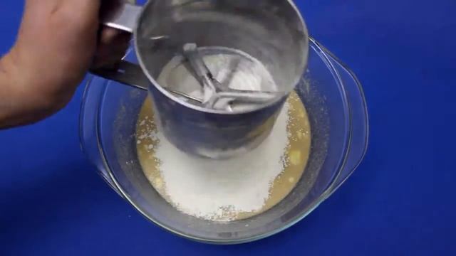 Рецепт приготовления кексов с черникой в мультиварке VITEK VT-4215 BW смотреть онлайн