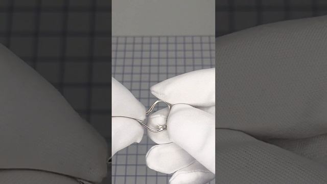 Белые серьги с бриллиантами (750 / 0,8 карат)