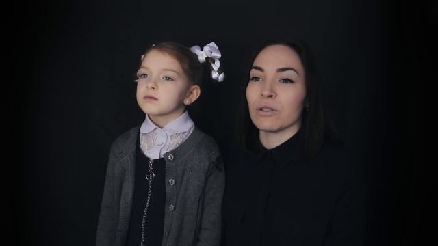Ксения Зимина и Светлана Беляева читают стихотворение Мусы Джалиля «Чулочки»