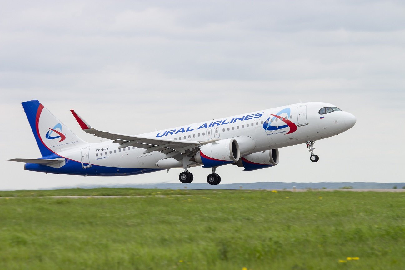 Подготовка самолета Airbus A320-251N VP-BRY Уральские Авиалинии