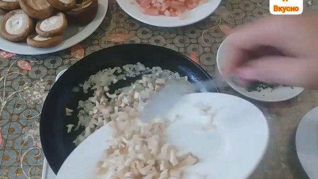 Фаршированные грибы курицей и сыром