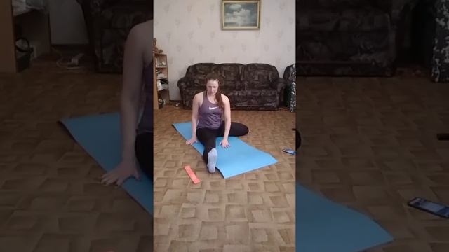 Растяжка на заднюю поверхность бедра, часть 2 смотреть онлайн