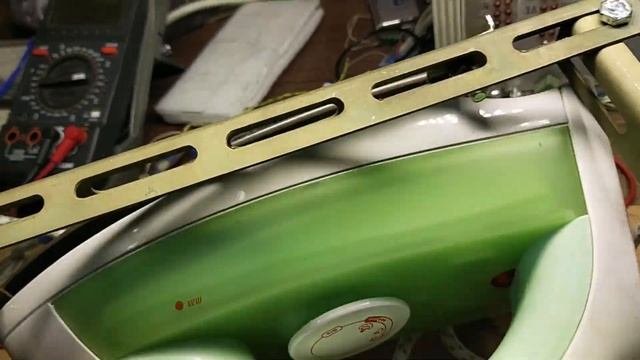 Подогреватель для монтажа радиоэлементов с теплоотводами из утюга.