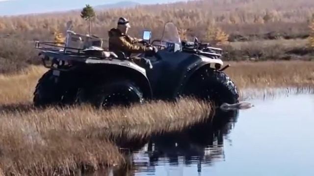 Квадроцикл Росомаха, едем по мари.
