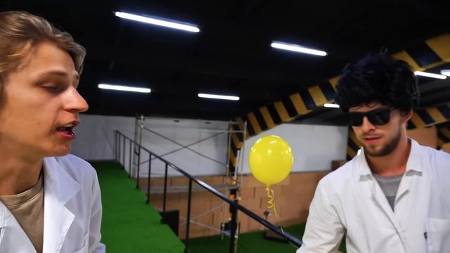 СКОЛЬКО ОГНЕТУШИТЕЛЕЙ СДУЮТ ЧЕЛОВЕКА? смотреть онлайн