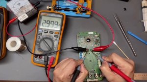 Repairing a Non-Powering Fluke 15B Multimeter