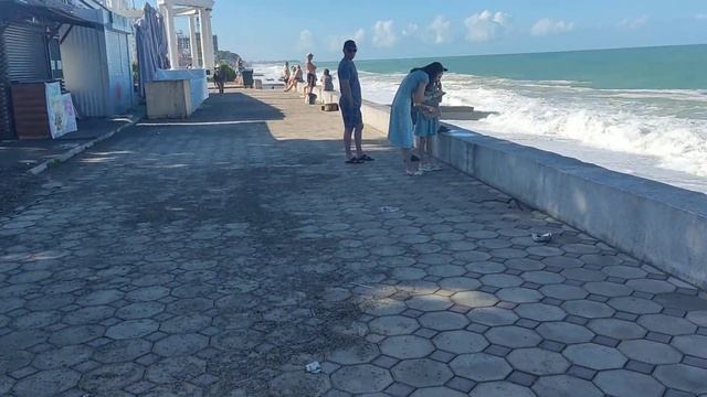 Гагра, Абхазия, продолжение большого шторма. Утро 29.07.2023. Я в Абхазии. смотреть онлайн