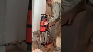 Алмазное бурение отверстия с машине Хилти DD 350