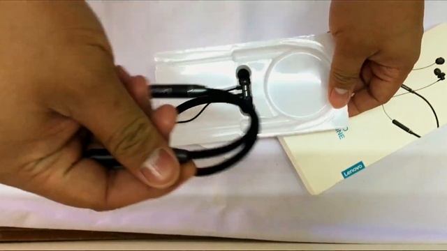 Lenovo Neckband Earphones (HE05 and XE05) Quick Review смотреть онлайн