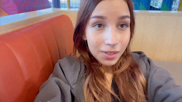 Vlog:ночевка, ресторан (еда)+ шоппинг 🤍покупки подарков и не только 🎁 смотреть онлайн