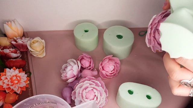 Заливаю пионы.эксперементы с заливкой. Любимое мыловарение ?. soap . Мыльные цветы. пионы как живые смотреть онлайн
