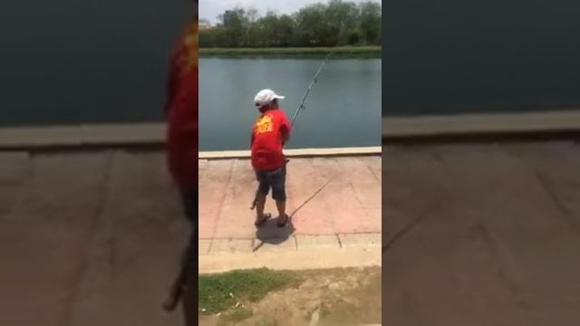 Леша поймал рыбу смотреть онлайн