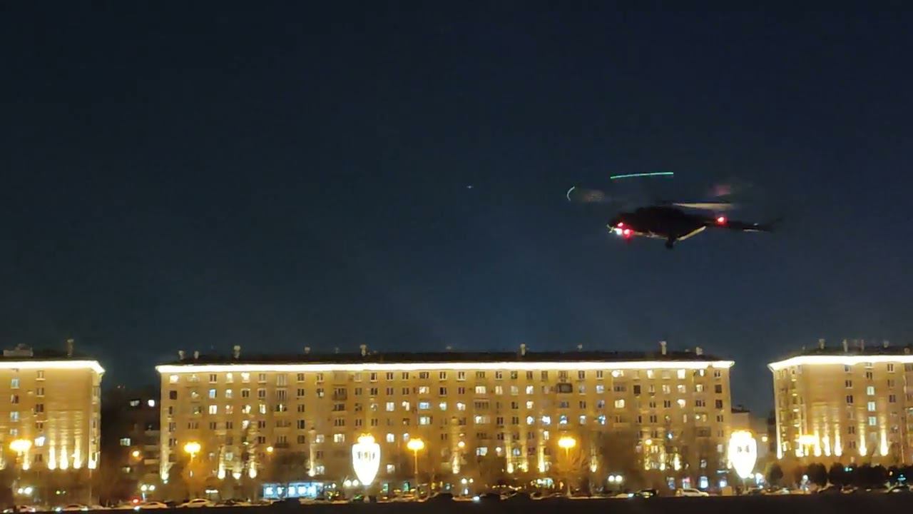 Вертолеты кружат над зданием министерства обороны на Фрунзенской набережной смотреть онлайн