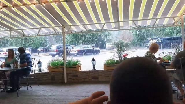 Латвия, Юрмала, Яункемери, ресторан "Нептун" пляж и сильный ливень. 28.07.2021 смотреть онлайн