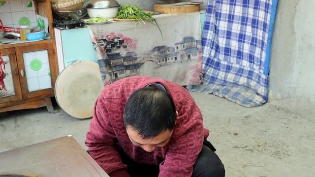 老妈在家自制口袋饼，个个喧软可口，卷上土豆丝，外软内香又好吃【会成一家】