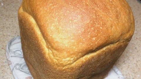 Хлеб в хлебопечке. Хлеб рецепт. Хлеб в домашних условиях. Хлеб пшеничный. Хлеб домашний. Хлеб