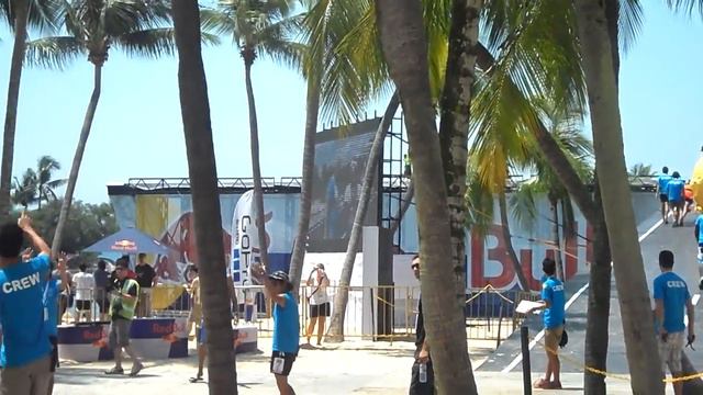 First Ever Red Bull Flugtag Singapore Getting Ready For First Flight | 2bearbear.com смотреть онлайн