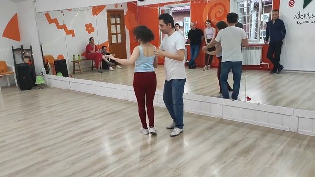 из теневой партнер выходит перед партнершей, подготтвка для пинцы смотреть онлайн