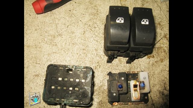 Ремонт кнопки стеклоподъемника - Renault Laguna смотреть онлайн