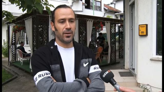 Udruženje Syncope organizovalo izložbu gitara смотреть онлайн