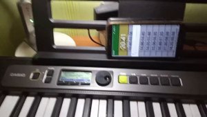 доступное быстрое обучение на синтезаторе  400 инструментов клавишы с подсветкой