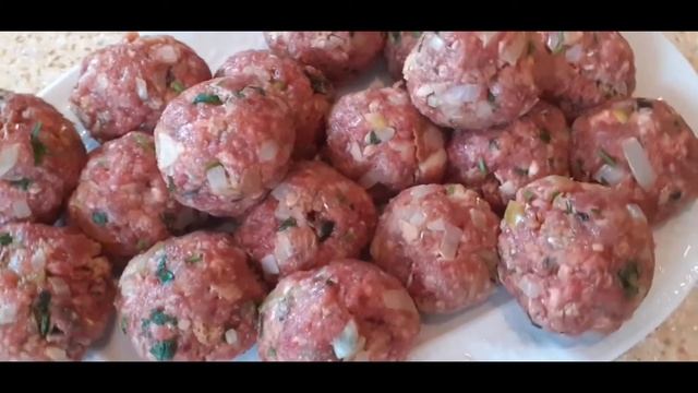 Кёнигсбергские клопсы с соусом из каперсов смотреть онлайн