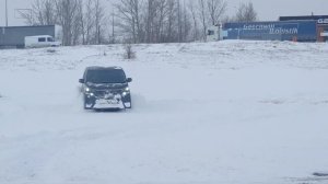 Toyota Vellfire 3.5 awd дрифт по снегу drift