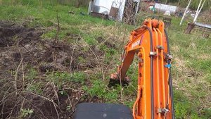Раскорчевка учаска от поросли. Миниэкскаватор