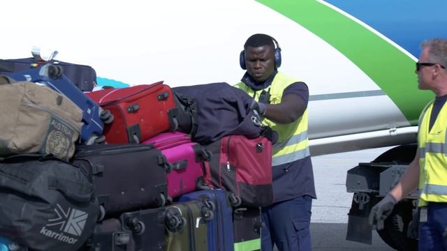 Arbeitswelt Salzburg Airport | FLUGZEUGABFERTIGUNG смотреть онлайн