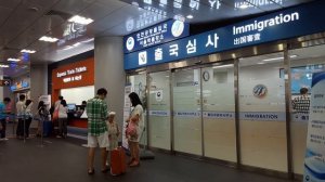Диалог, фразы в аэропорту на английском, на таможне, at the airport, Real 1 unit 7