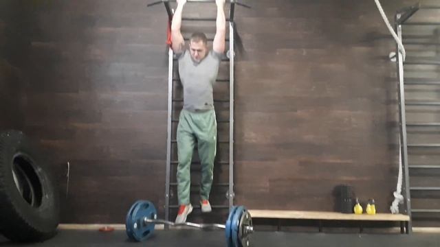 Странные подтягивания на перекладине. смотреть онлайн