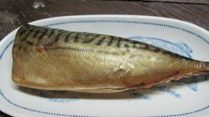 Салат из копченной скумбрии огурца и яйца