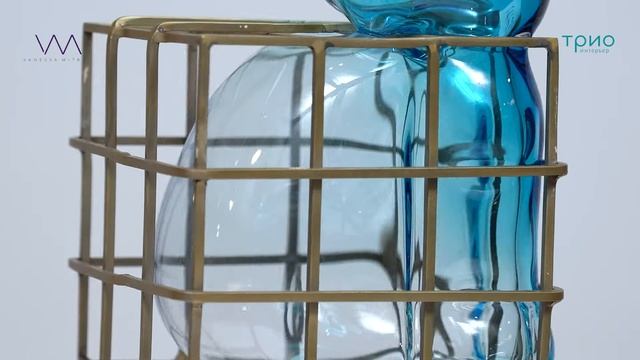Ваза TRAPPED Big Ice Blue от Vanessa Mitrani Creations