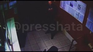 Майор полиции избивает гражданина.