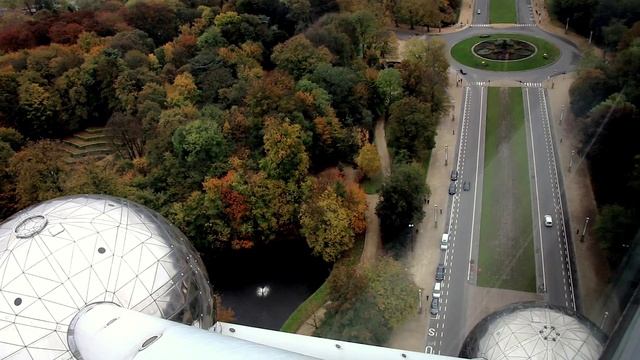 Visit the Atomium in Brussels and ride to the top смотреть онлайн
