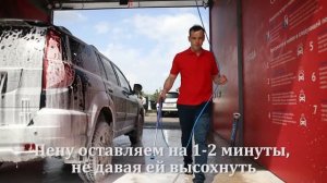 Очень грязная машина на мойке самообслуживания. Летний режим мойки
