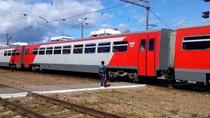 Дизель-поезд РА2 на станции Азарово