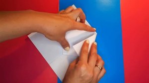 Как сделать летающий самолётик из бумаги